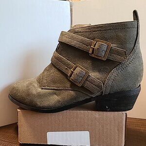 Sole Diva Green Ankle Booties Size 8 Ladies NEW‎ Fall Winter Office Travel Gift